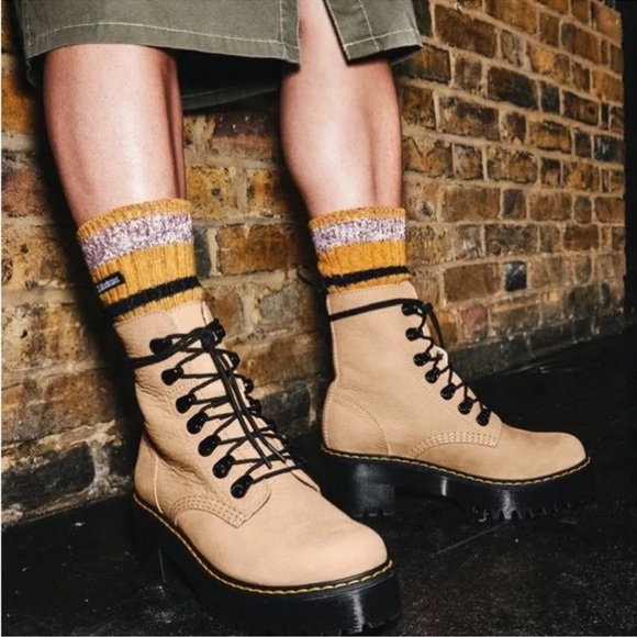 Dr Martens Leona combat lace up boots in Sand Nubuck Sz 7W - Picture 6 of 12